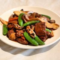 74. SAUTEED FILETS OF BEEF, SNAP PEAS, MIXED MUSHROOMS W/ BARBECUE SAUCE燒汁鮮什菌牛柳 · 燒汁鮮什菌牛柳