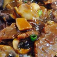 R8. Beef with Double Mushrooms Over Rice 雙菇牛飯 · 