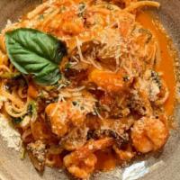 Linguini & Prawns De La Rosa · Tiger prawns, mushrooms, organic baby spinach, garlic, creamy marinara sauce.