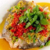 剁椒鱼头/Steamed Fish Head with Fermented Chopped chili · 