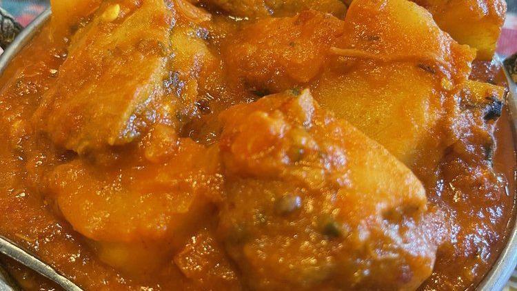 Chicken Curry · Gluten free. Boneless chicken thigh cooked in onion tomato sauce with special herbs and spices.