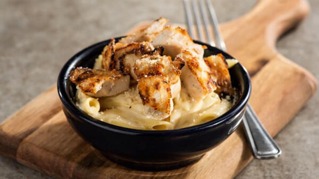 Pepper Pals® Cheesy Chicken Pasta · Cheesy chicken pasta made with 100% all-natural, white meat chicken and served with choice of side and a drink.