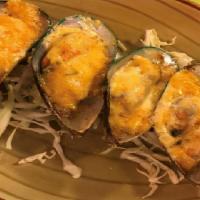 Green Mussel · Baked mussels with spicy sauce.