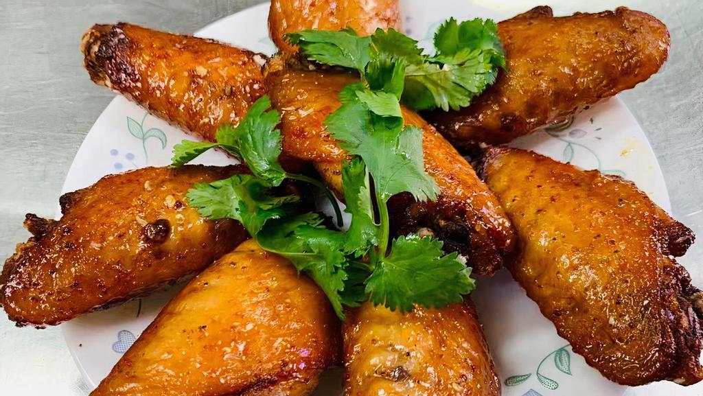 24. Fried Chicken Wings in Fish Sauce · Cánh Gà Chiên Nước Mắm
魚露炸雞翅