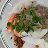 18. Seafood Udon Noodles Soup · Bánh Canh Đồ Biển
海鮮湯烏冬