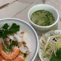 5. Seafood Noodles Soup 海鮮湯麵 · Mì Hải Sản
海鮮湯麵