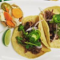 Tacos · Dos tacos con jalapeño, cebolla, cilantro y salsa