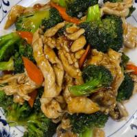 Chicken with Broccoli 西兰鸡肉 · served with steam rice