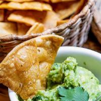 Guacamole con Chips · Mashed avocado with cilantro, onion, chilies and limes