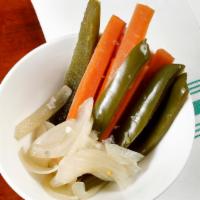 Encurtido · Pickled jalapeño carrot and onion.
