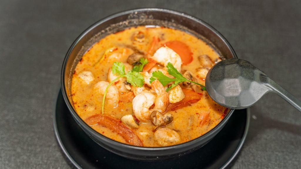 (Large) Tom Yum · Hot and sour soup with lemongrass, galangal, kaffir lime leaf, chili paste, mushroom, onion, tomato, half & half, served with your choice of meat.   Please note: This dish is gluten free and has fish sauce.