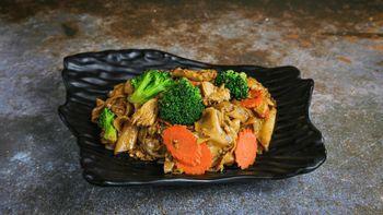 Pad Se Ew Noodles · Stir - fried flat rice noodles with egg, garlic, broccoli, served with you choice of meat in...