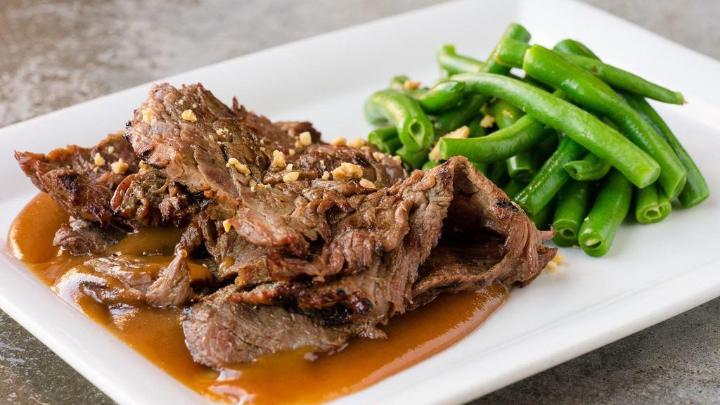 Praram Rong Song · Grilled marinated skirt steak served with curried peanut sauce and green beans