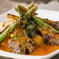 Ghae Rad Kang · Grilled rack of lamb, asparagus, squash, served with basil red curry sauce