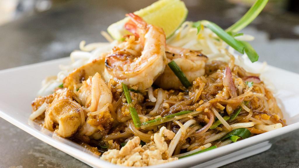Pad Thai · Fresh rice stick noodles stir fried with shrimp, tofu, chives, beansprouts