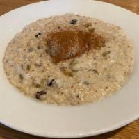 IRISH OATMEAL · hot steel-cut oats, dried cherries, golden rasins, cinnamon cream