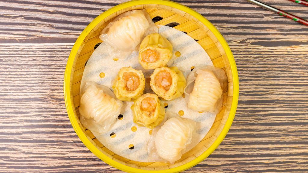 9.Dim Sum Special 点心拼盘(8 Pieces))  /  · 4 Pieces Shrimp Dumplings & 4 Pieces Shaomai