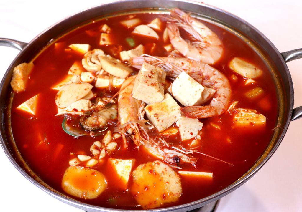 48. 韓國海鮮豆腐煲 - Spicy Korean Seafood Beancurd Clay Pot · Hot and spicy.