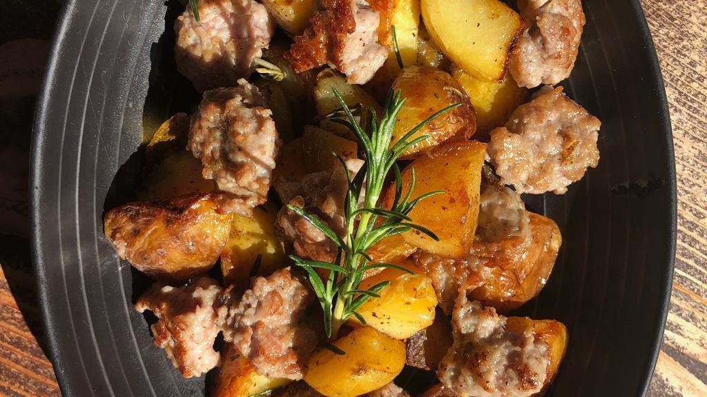 Salsicce con patate · Oven cooked Italian sausages with rosemary-garlic roasted potatoes