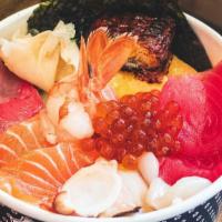 R06. Deluxe Kaisen Don · Salmon, tuna, hamachi yellowtail, eel, aka-shrimp, Hokkaido scallop over sushi rice.

Premiu...