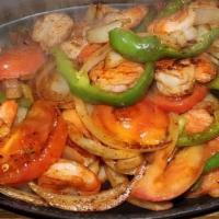 Fajitas de Camarón / Shrimp Fajitas · Camarones a la parrilla con mantequilla, cebollas, tomates y pimientos. servido con arroz, f...