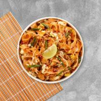 Turn A Blind Pad Thai · Thai pan-fried rice noodles with chicken, egg, tofu, peanuts, bean sprouts, and green onions.