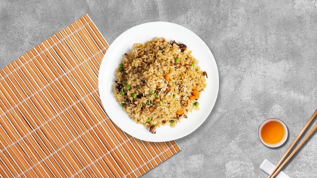 Combo Screen Fried Rice · Fried rice with prawns, chicken, green peas, carrots, onions, and egg.