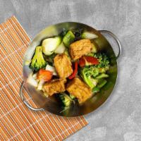 Phra Ram Jay · Fried tofu and assorted steamed vegetables topped with peanut sauce.