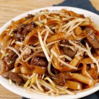 Beef Chow Fun - 幹炒牛河 · Flat rice noodle.