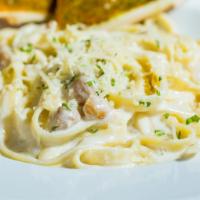 Palermo Pasta · Fettuccine with alfredo sauce, roasted garlic and parmesan cheese.