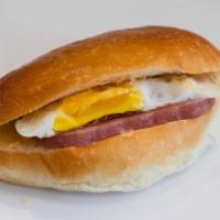Spam & Egg Bun 餐肉蛋包 · 
