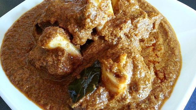 Goat Vindaloo · Goat cook with mid spiced onion tomato gravy and potato