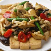 814 Sautéed Mixed Fresh Mushroom w/ Crispy Tofu · 