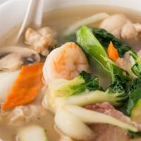 Woh Wonton Soup · BBQ pork, Shrimp , Chichen, Mix vegetables.