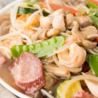 Hong Kong Chow Mein · Pan fried noodles in gravy with  bean sprouts and cabbage, with your choice of meat.