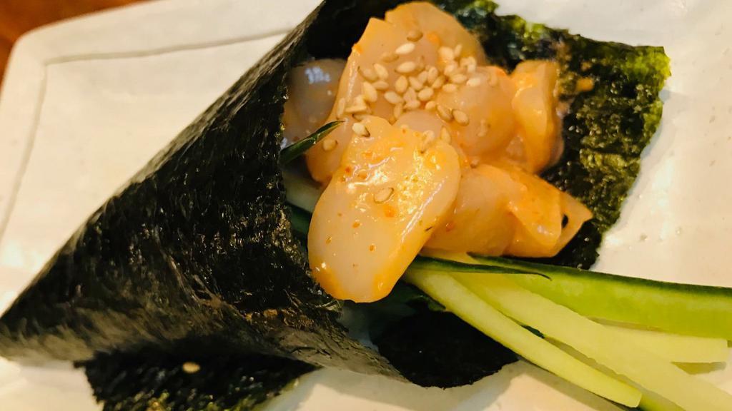 Spicy Scallop Hand Roll · 