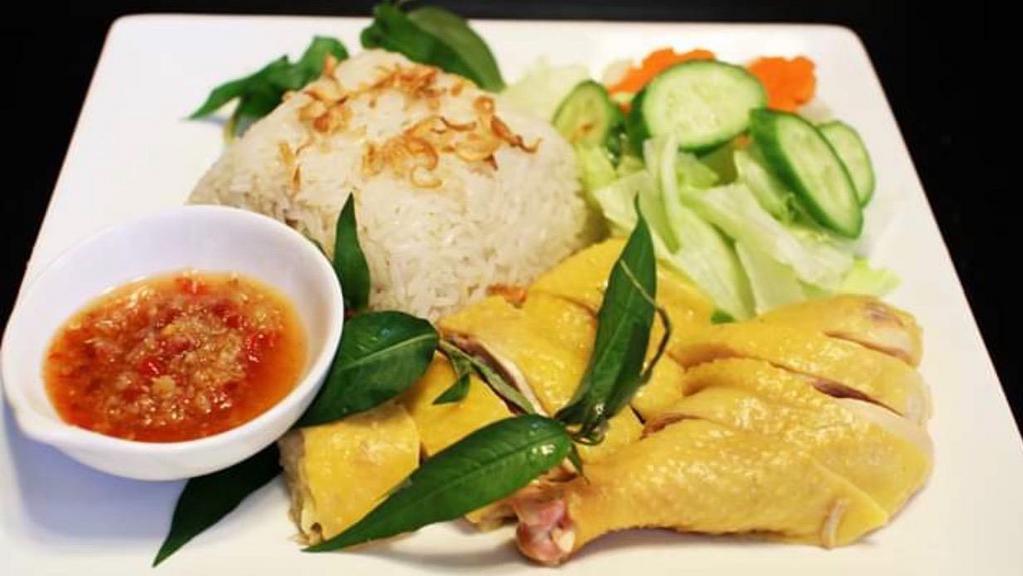 Com Ga Dac Biet Siu Siu An Nam · Hainanese chicken combination rice plate.