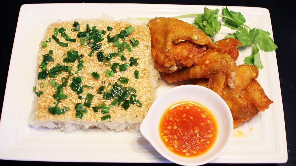 Xoi Chien Ga Ro Ti · Rotisserie chicken with fried sticky rice.