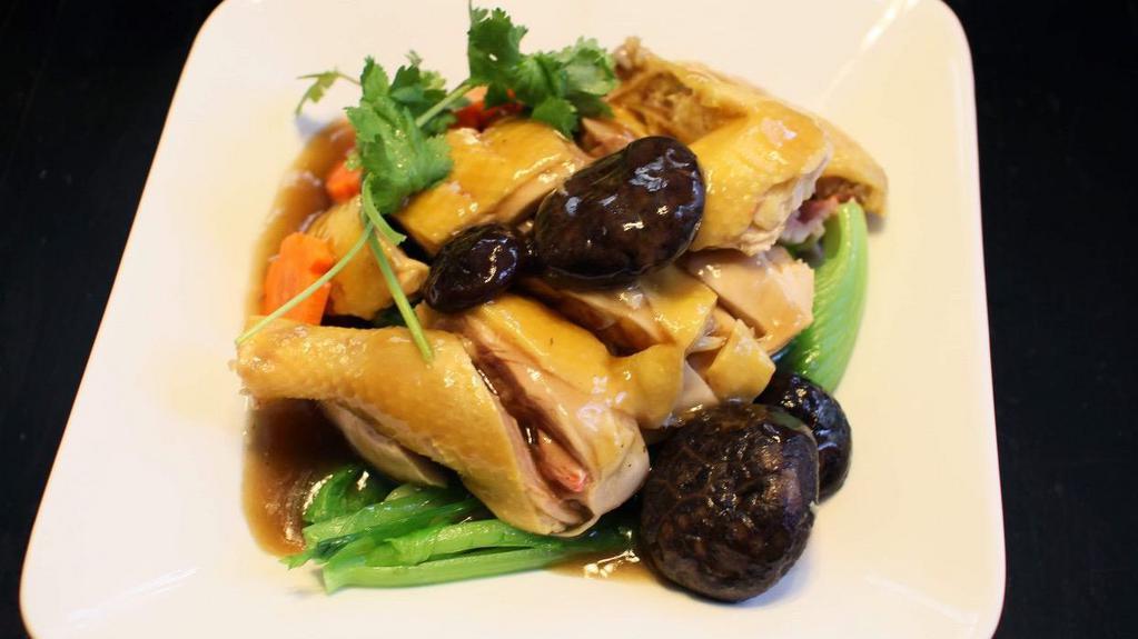 Com Ga Hap Cai Be Xanh An Nam · Chicken with mustard greens, shiitake mushrooms, & sauce over rice.