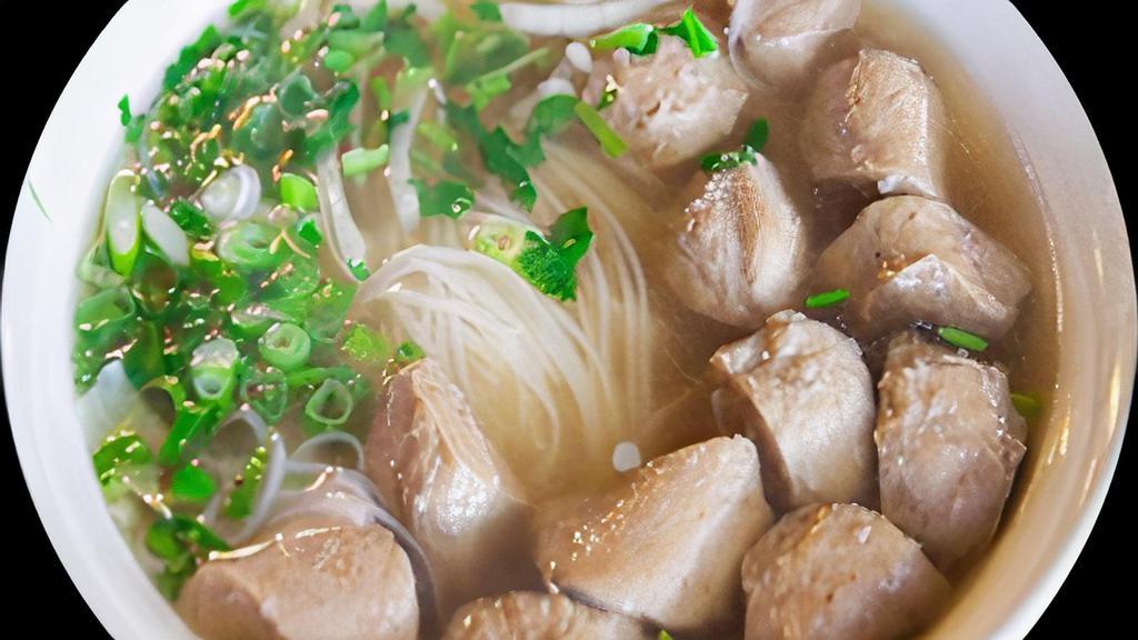Pho Bo Vien · Meatballs rice noodle soup.