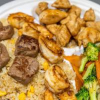  Steak/Chicken/Shrimp · Served with  Egg Fried Rice, Vegetables (broccoli, onion, carrot) and  with ONE yum yum sauce.