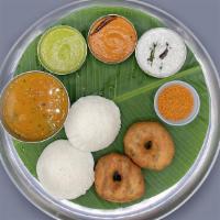 Idly Vada Combo · Two thatte idly and two pieces of medhu vada.