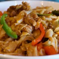 Pad kee Mao · Flat rice noodle Stir-fried with bell pepper, Thai chili, onion, Tomato and basil.