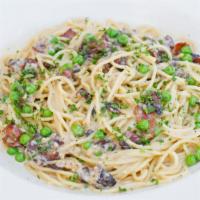 Lunch Pasta Carbonara · Spaghetti with Smoked Bacon, Green Peas and a Garlic-Parmesan Cream Sauce
