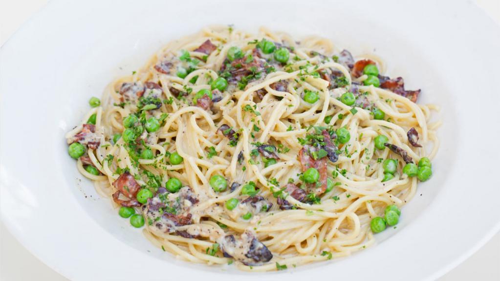 Lunch Pasta Carbonara With Chicken · Spaghetti with Smoked Bacon, Green Peas and a Garlic-Parmesan Cream Sauce
