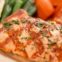 Skinnylicious® Grilled Salmon · Served with Assorted Fresh Vegetables