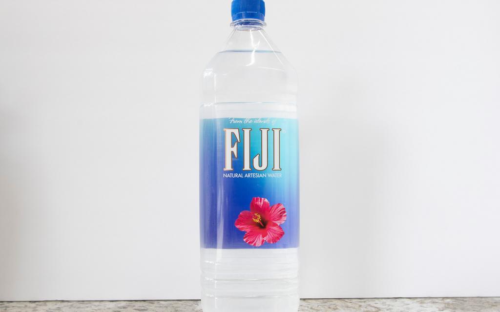 Fiji Water(500mL) · 