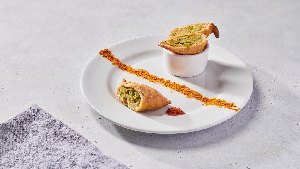 Classic Northern Samosas by dosa by DOSA · By dosa by DOSA. 2 pieces. Savory Indian pastries made with spiced potatoes, green peas, ginger, garlic, cilantro, and served with mint tamarind chutney. Vegan. Contains gluten and nightshades. We cannot make substitutions.