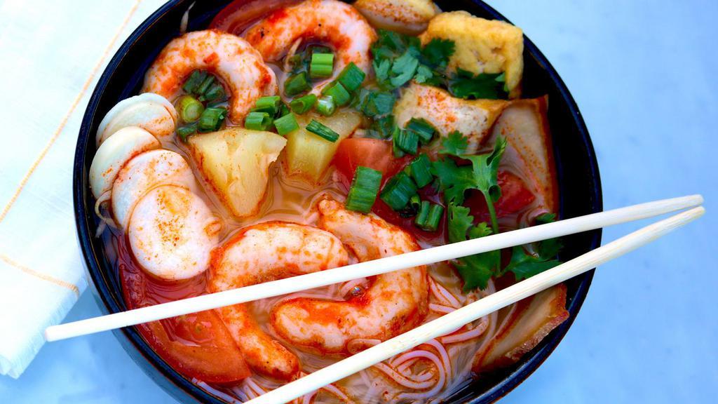 Tom Yum Noodle Soup · Vegan sea nuggets, organic tofu, mushroom, tomato & rice vermicelli in a delicious tom yum broth.
Price includes 50 cents for to-go packaging.