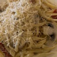 Fettuccine La Strada · Mushrooms / sun-dried tomatoes / cream.
